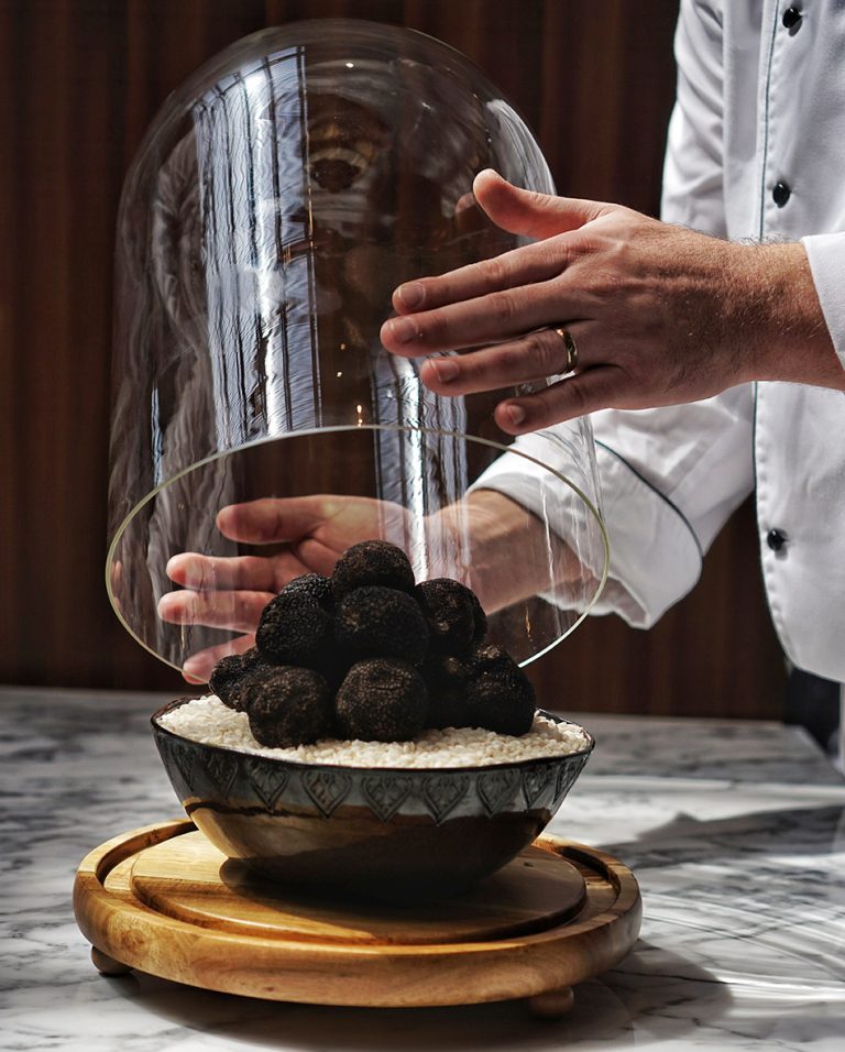 R1 Tokyo Bar & Restaurant in Roppongi